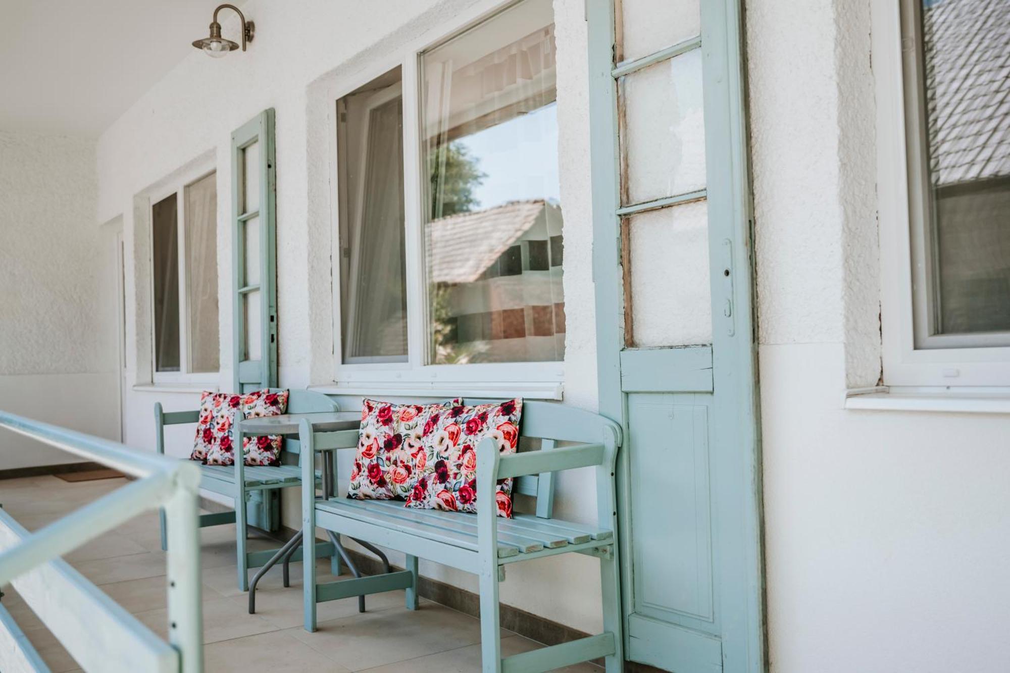 Ako Doma Hotel Poltar ภายนอก รูปภาพ
