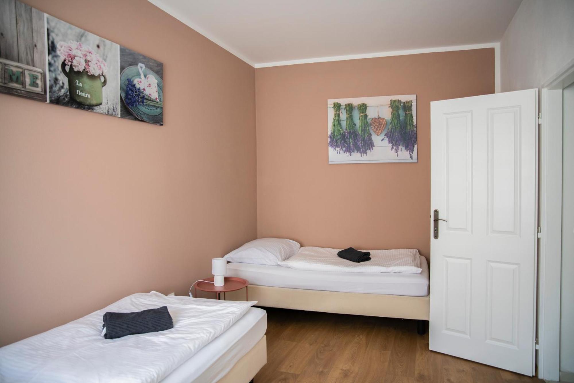 Ako Doma Hotel Poltar ภายนอก รูปภาพ