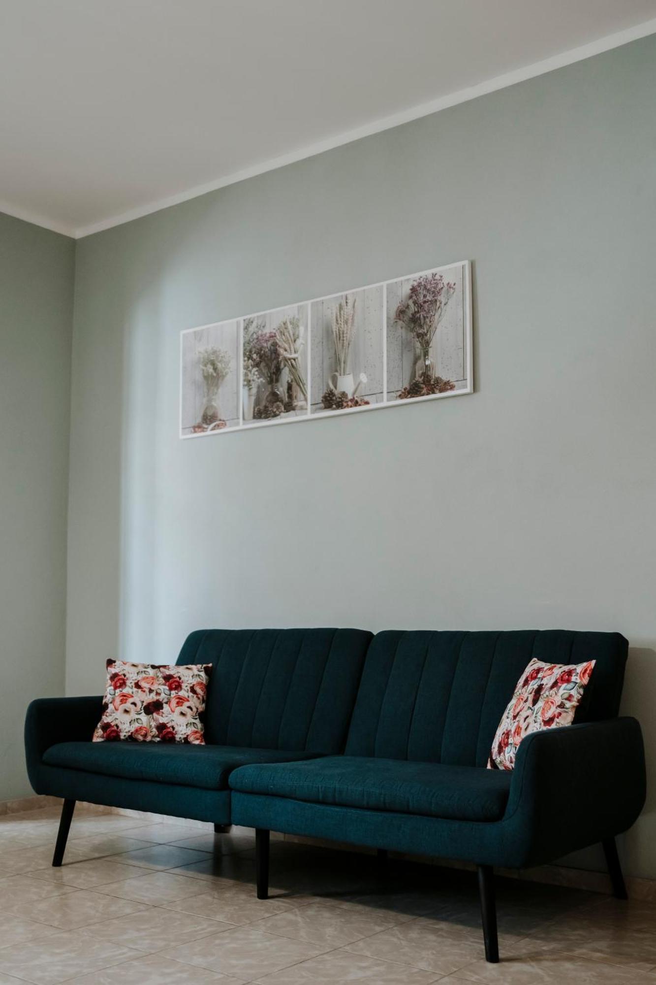 Ako Doma Hotel Poltar ภายนอก รูปภาพ