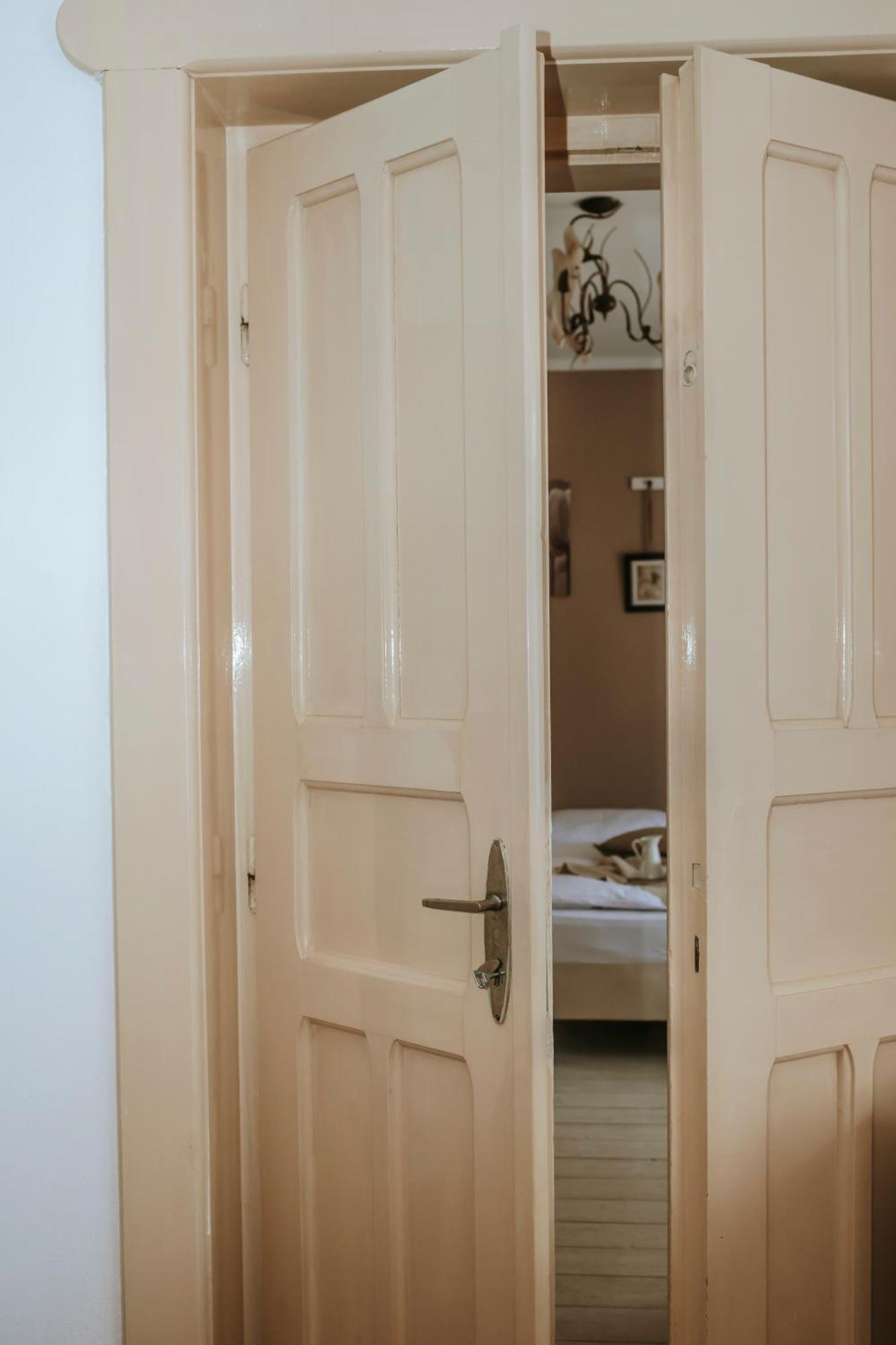 Ako Doma Hotel Poltar ภายนอก รูปภาพ