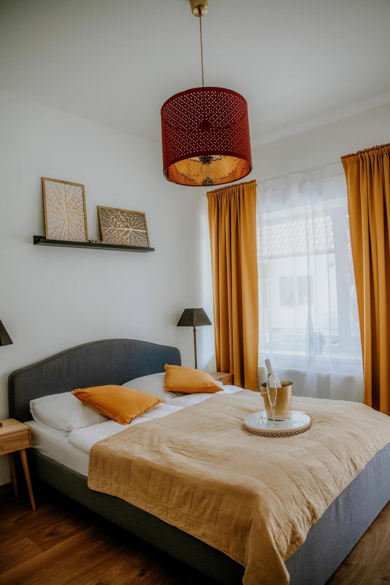 Ako Doma Hotel Poltar ภายนอก รูปภาพ