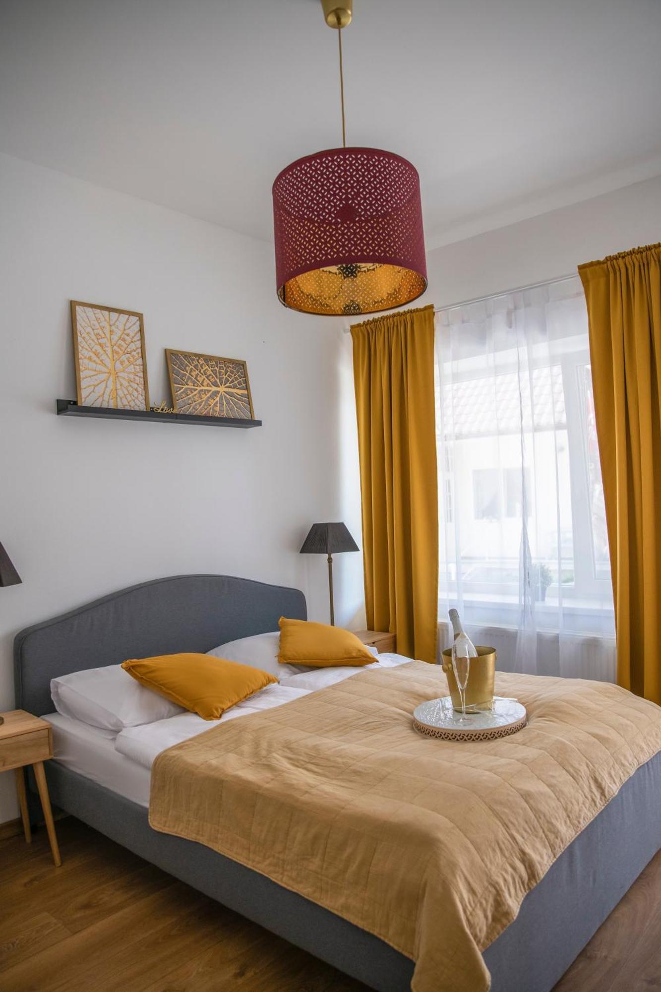 Ako Doma Hotel Poltar ภายนอก รูปภาพ