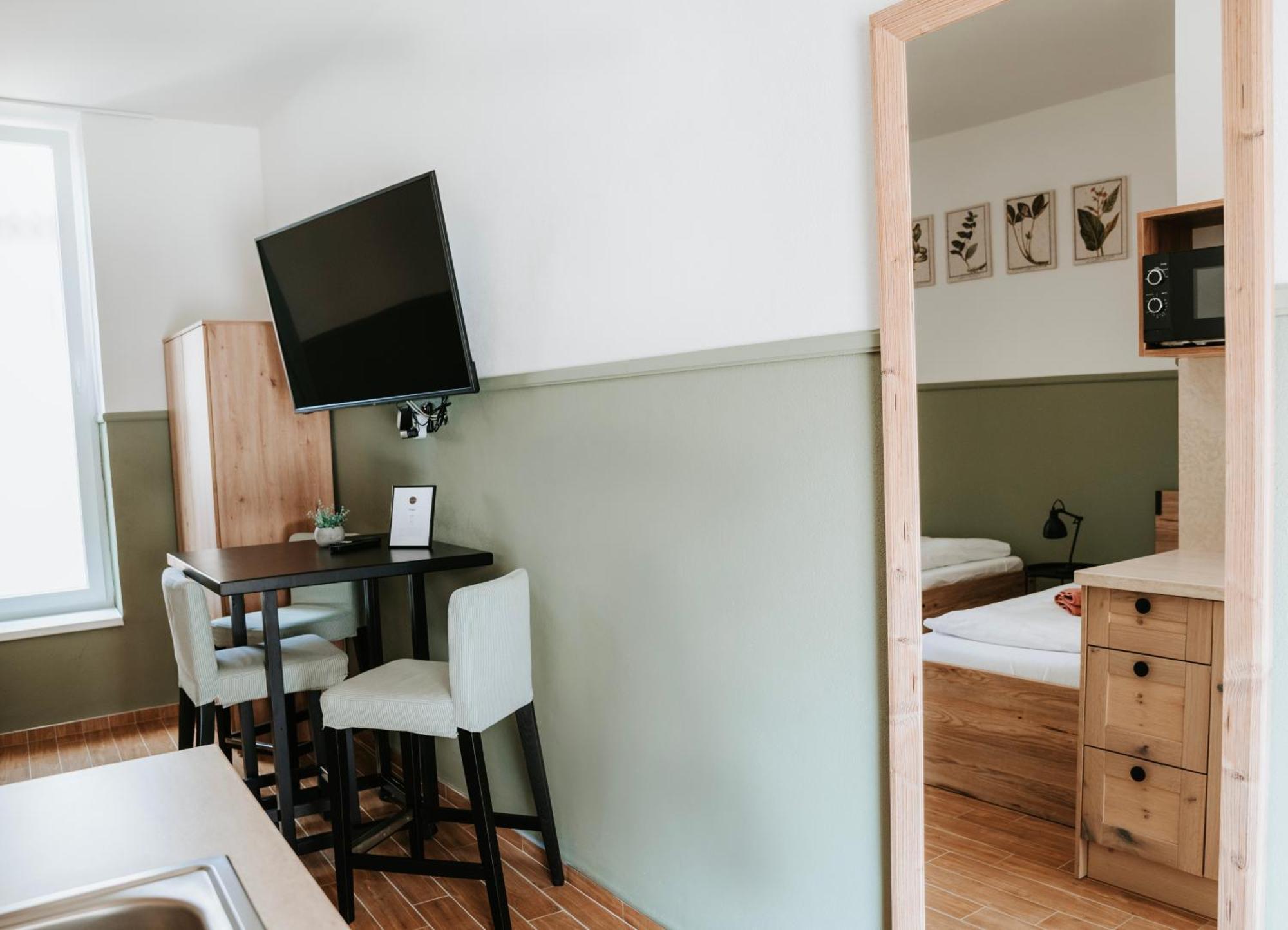 Ako Doma Hotel Poltar ภายนอก รูปภาพ