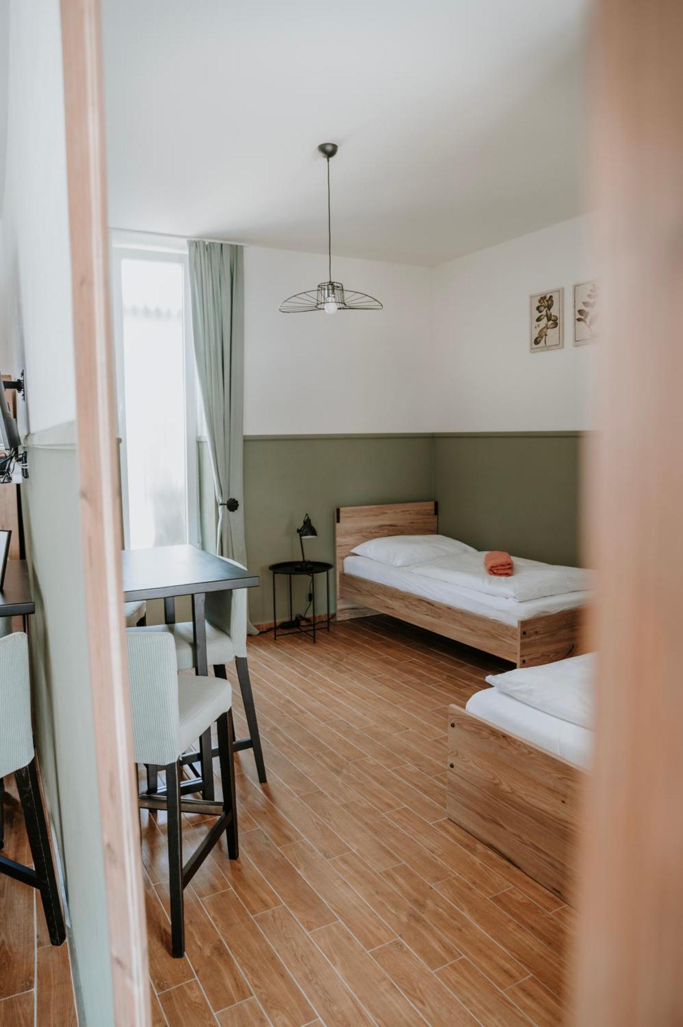 Ako Doma Hotel Poltar ภายนอก รูปภาพ