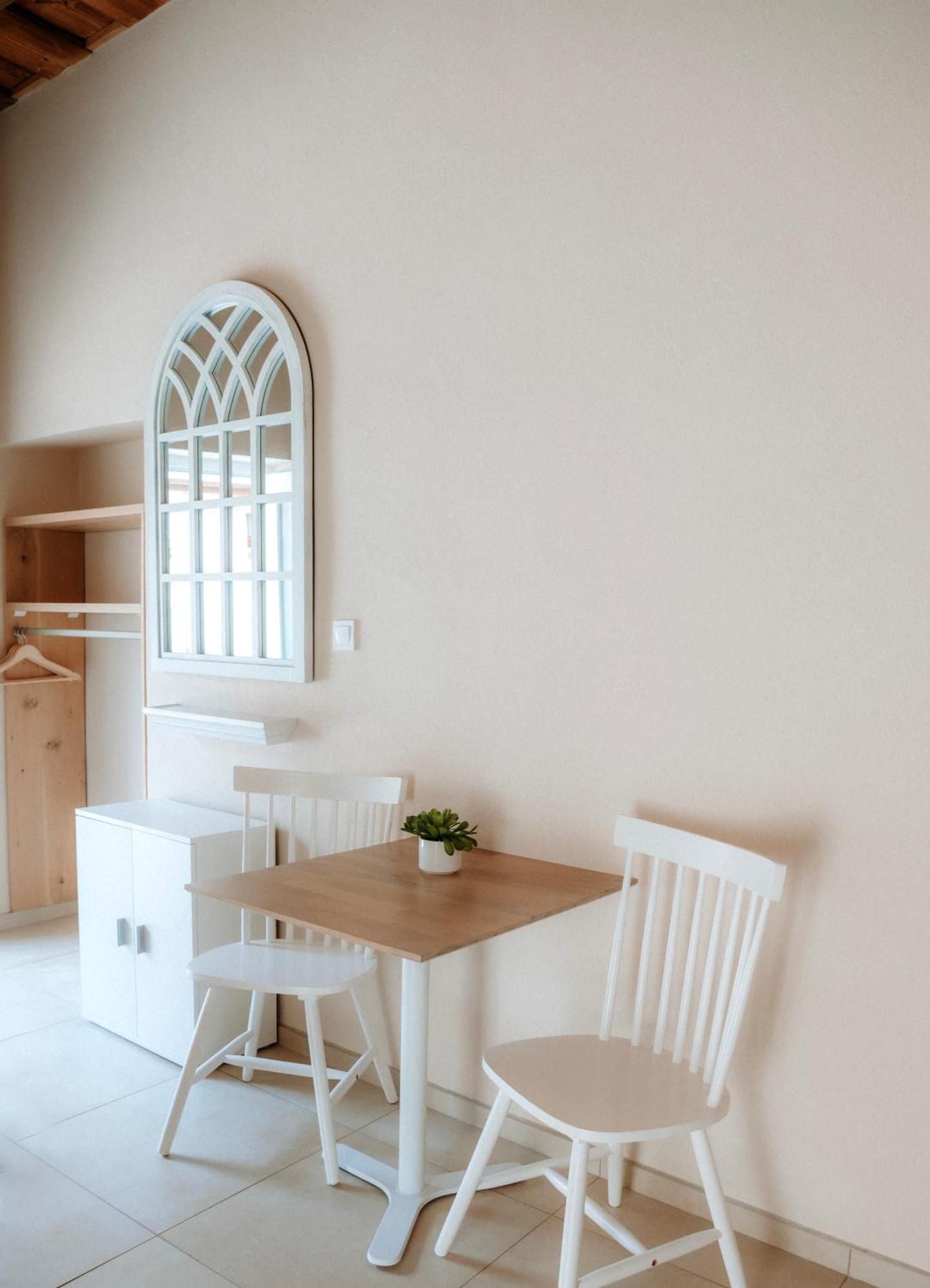 Ako Doma Hotel Poltar ภายนอก รูปภาพ